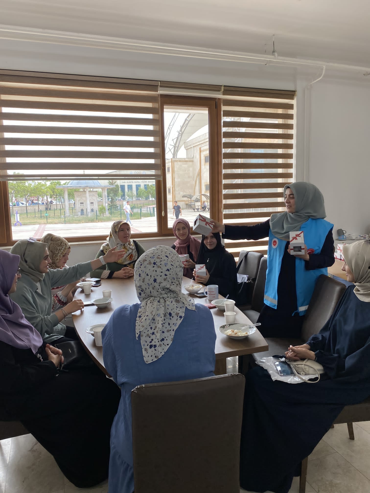 "Afyon Diyanet Gençlik Grubu, Mezun Öğrencileri ve Sınavdaki Gençlere veda etti