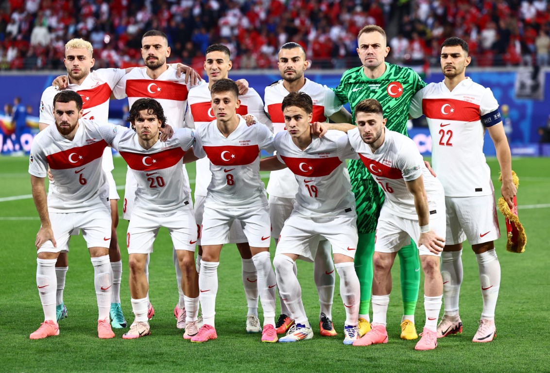 A MİLLİ FUTBOL TAKIMI YARI FİNAL İÇİN HOLLANDA KARŞISINDA