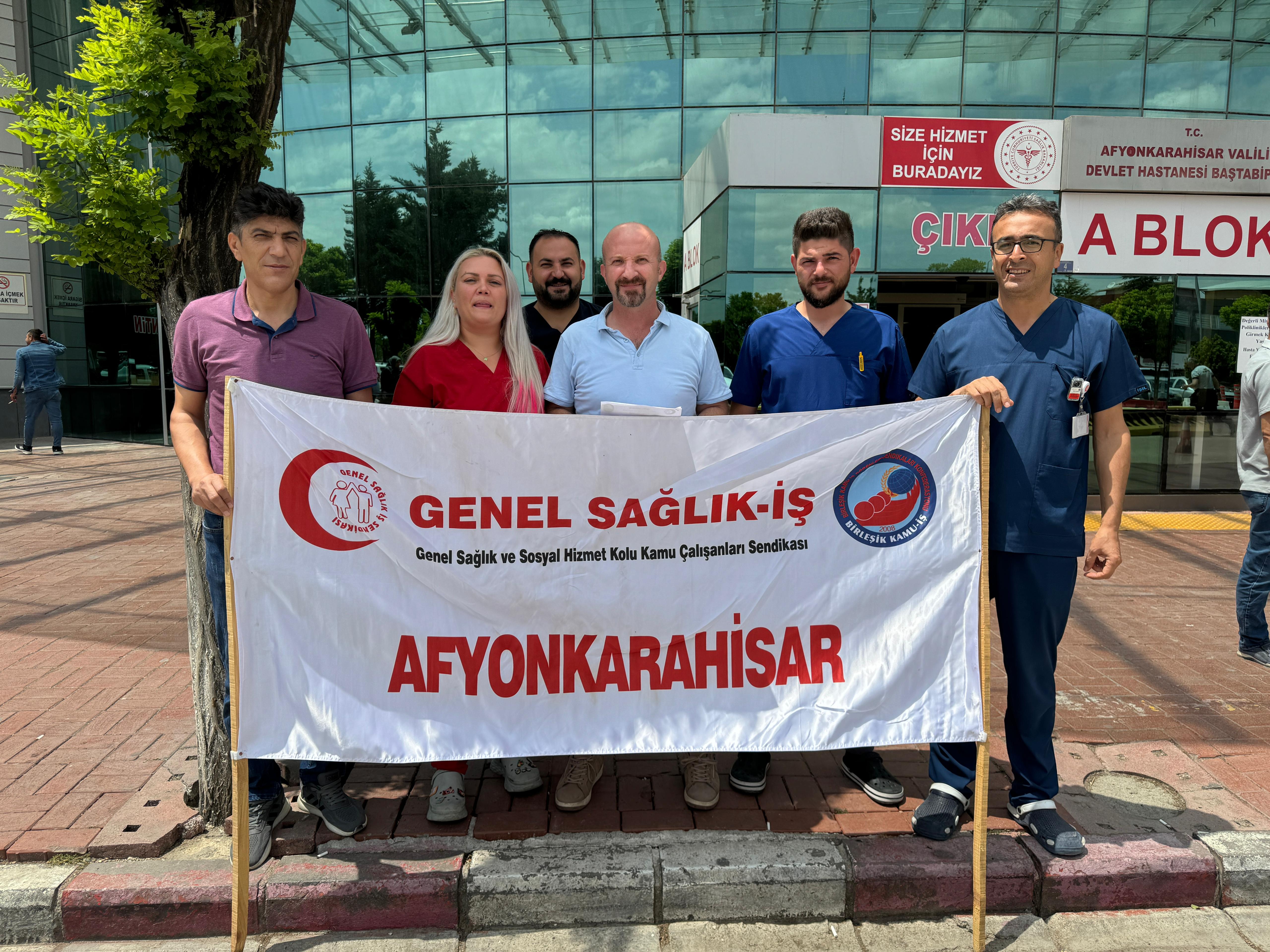 KAMU EMEKÇİSİNİ SATAN KONFEDARASYON YÜZÜNDEN AĞIR YAŞAMA MAHKUM  EDİLDİK”