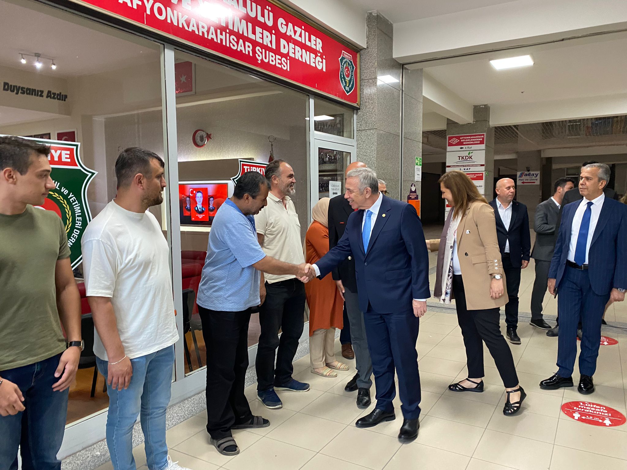 ANKARA BÜYÜKŞEHİR BELEDİYE BAŞKANI YAVAŞ  BAŞKAN KÖKSAL İLE BİRLİKTE  ŞEHİTLER VE GAZİLER DERNEĞİNİ ZİYARET ETTİ