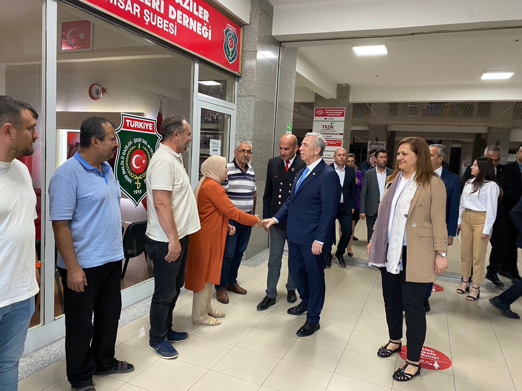 ANKARA BÜYÜKŞEHİR BELEDİYE BAŞKANI YAVAŞ  BAŞKAN KÖKSAL İLE BİRLİKTE  ŞEHİTLER VE GAZİLER DERNEĞİNİ ZİYARET ETTİ