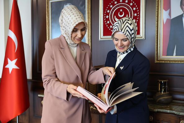 VALİ YİĞİTBAŞI VE BERABERİNDEKİ HEYET BAKAN GÖKTAŞ'I  ZİYARET ETTİ