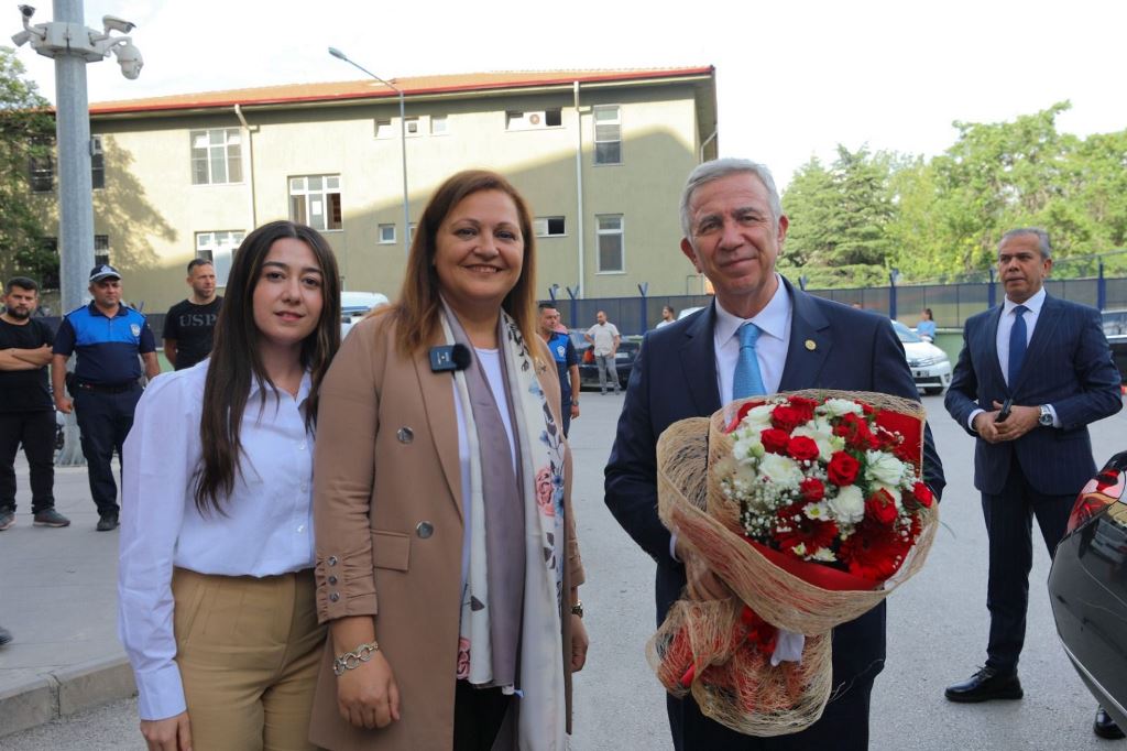 "MANSUR BAŞKANIMIZI ROL MODEL ALIYORUM"