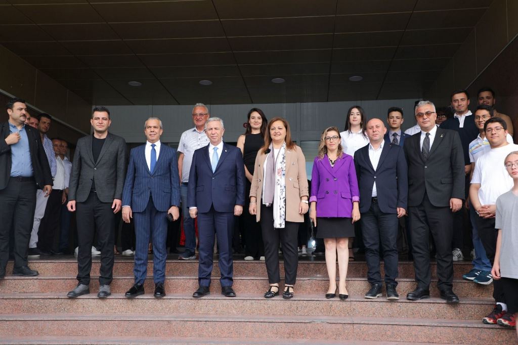 "MANSUR BAŞKANIMIZI ROL MODEL ALIYORUM"