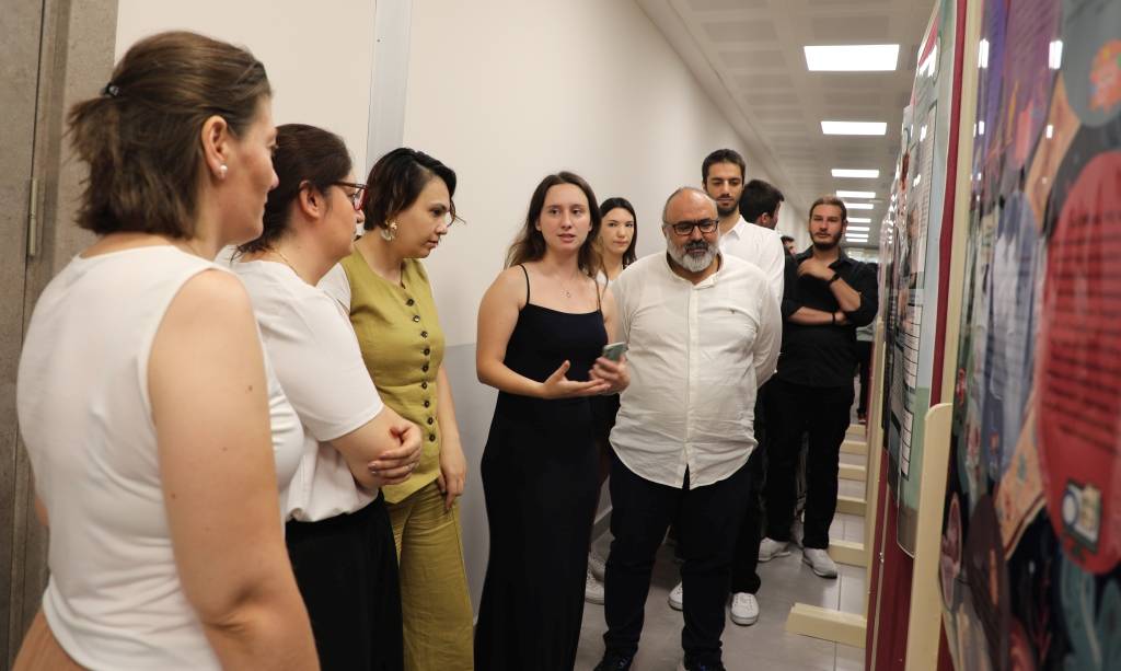 ECZACILIK FAKÜLTESİ ARAŞTIRMA PROJESİ POSTER SUNUMLARI ÖDÜLLENDİRİLDİ