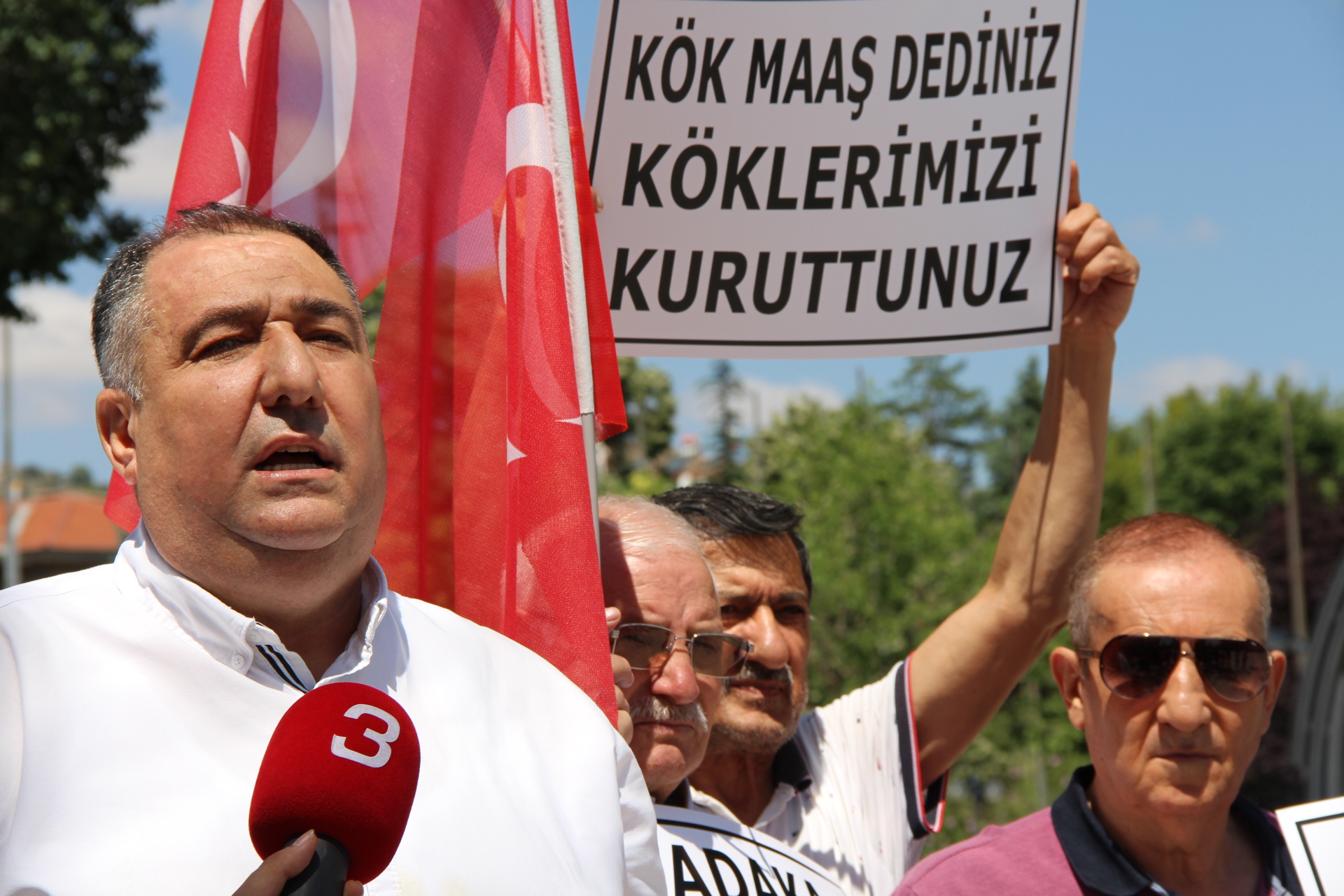 “SIĞINMACILARA VERDİĞİNİZİ EMEKLİYE VERMEDİNİZ”
