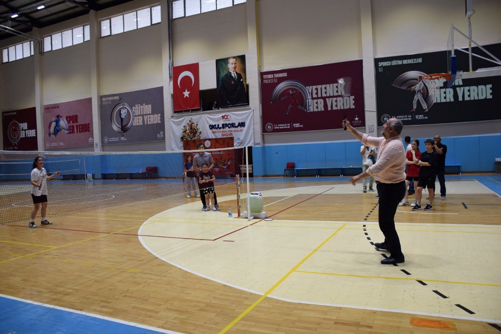 AFYON'DA 5 TEMMUZ DÜNYA BADMİNTON GÜNÜ COŞKUYLA KUTLANDI