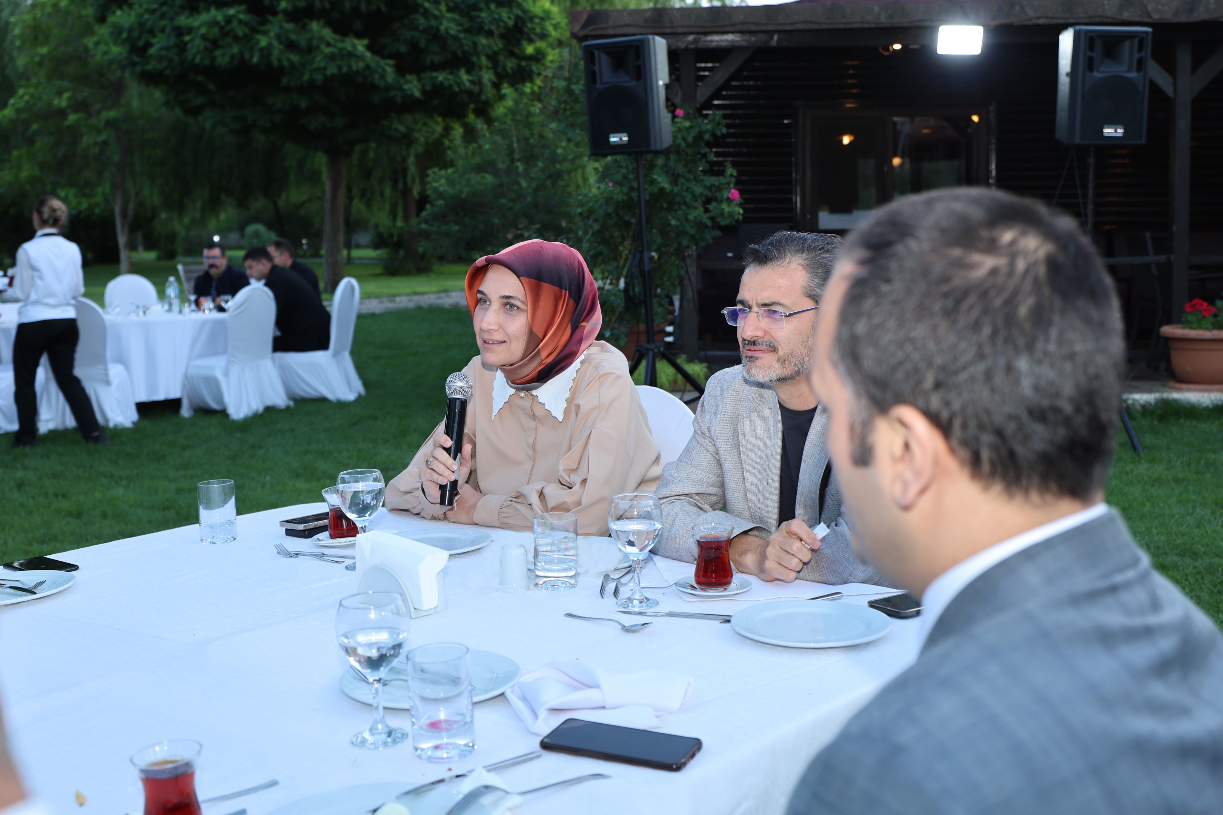 ​​​​​​​VALİ YİĞİTBAŞI ESKİ MESAİ ARKADAŞLARINI AĞIRLADI