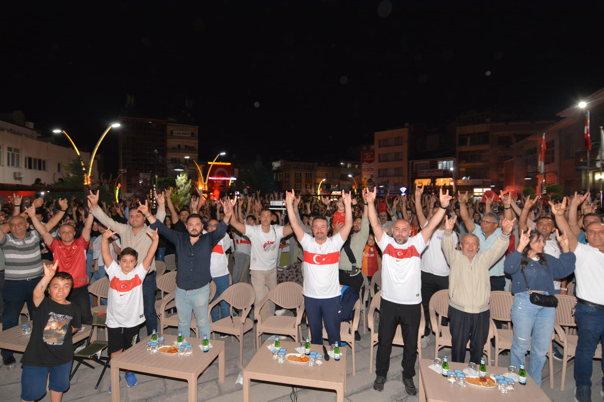 Sandıklı'da Çeyrek Final Maçı Dev Ekranda Yaşandı