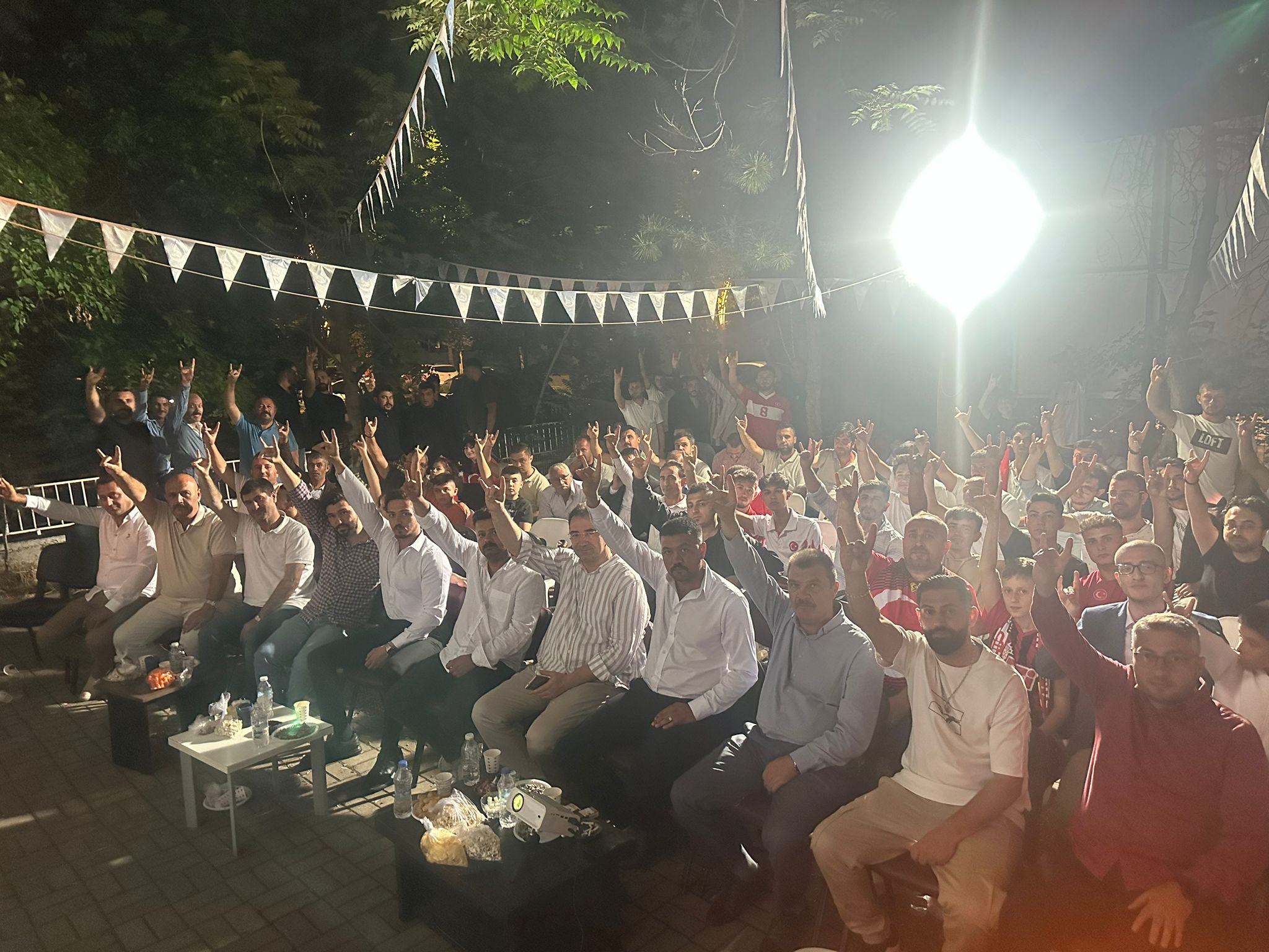 ÜLKÜ OCAKLARI AFYONKARAHİSAR İL BAŞKANLIĞI, TEŞKİLAT MENSUPLARI İLE TÜRKİYE-HOLLANDA MAÇINDA BULUŞTU