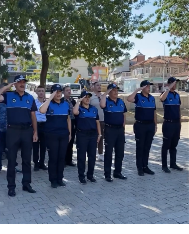 Dinar Belediyesi Mesaisine İstiklal Marşı Okuyarak Başladı