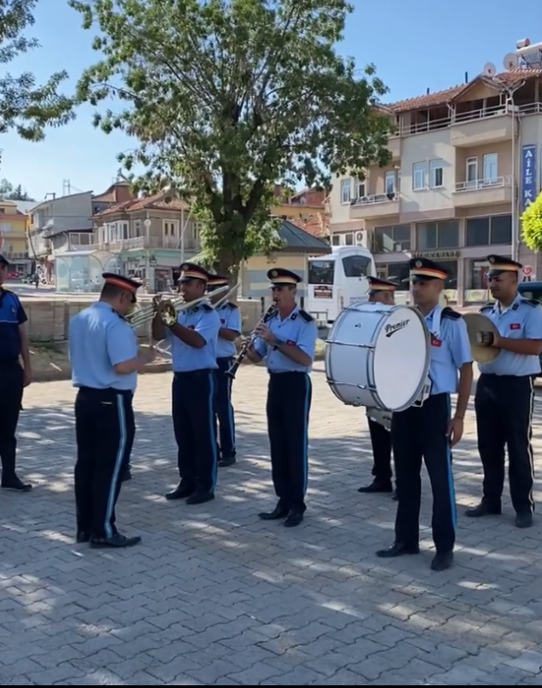 Dinar Belediyesi Mesaisine İstiklal Marşı Okuyarak Başladı