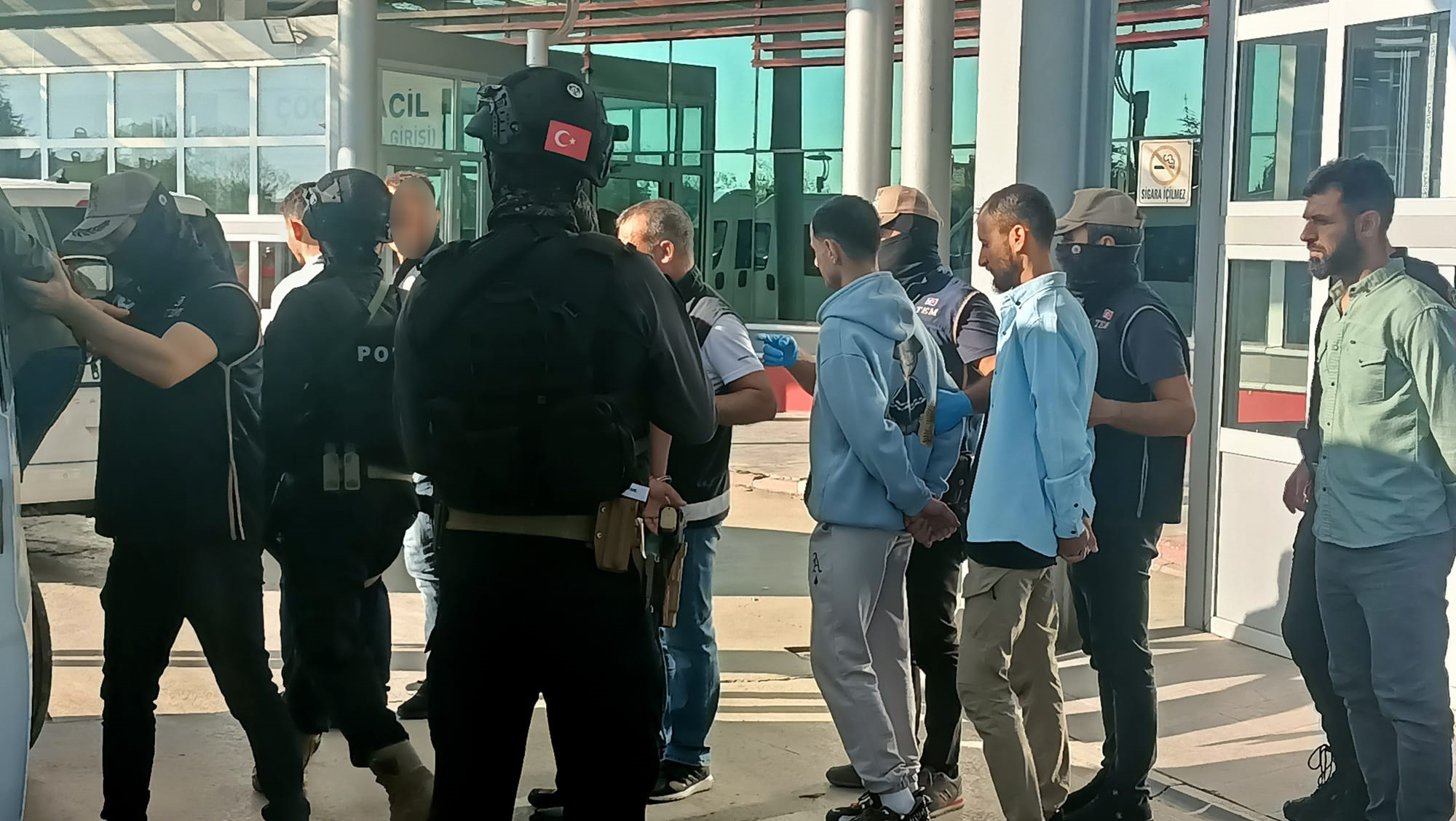 AFYON'DA DEAŞ OPERASYONU!  ÖRGÜT MENSUBU 14 ŞÜPHELİ İLE AİLELERİ GÖZALTINA ALINDI