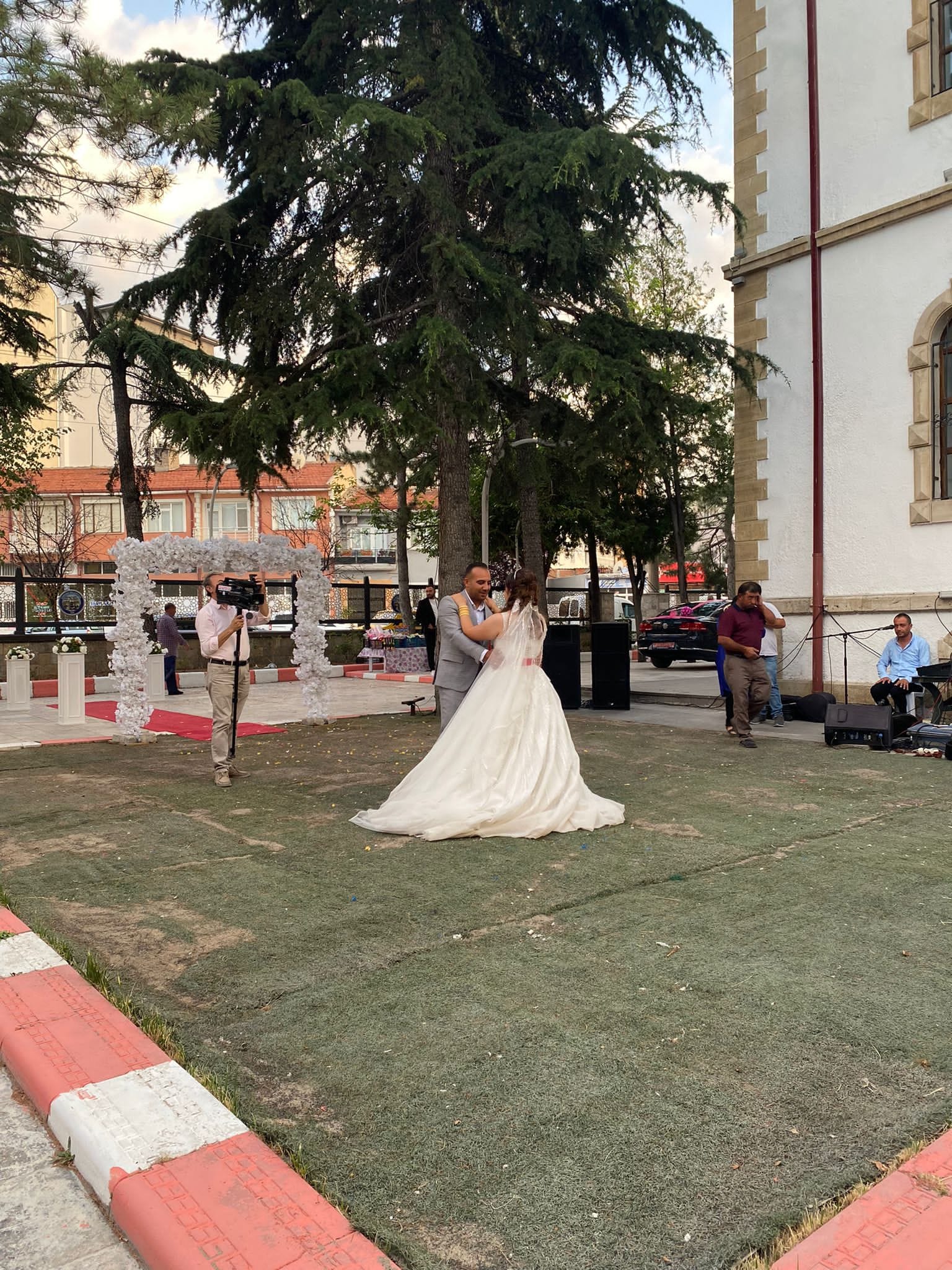 Emirdağ Kültür Evi Bahçesi Düğünlere Ev Sahipliği Yapıyor