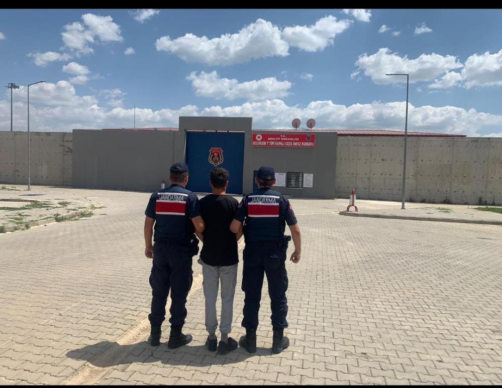 4 Yıl 2 Ay Hapis Cezasıyla Aranıyordu: Afyonkarahisar'da aranan şahsı jandarma yakaladı