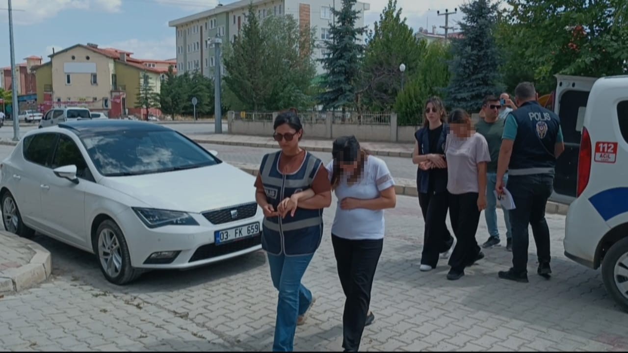 Bunlar da Hamile Hırsızlar!  Ekipler iki kadını suçüstü yakaladı
