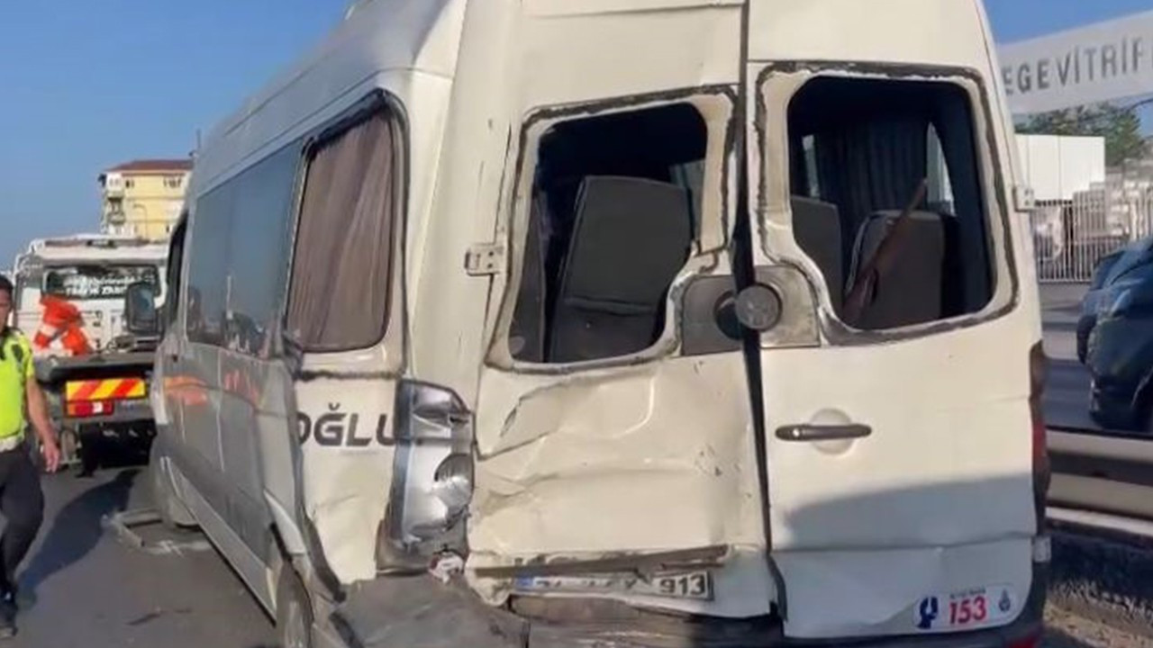 Küçükçekmece'de Feci Kaza! 3 servis aracı ve 1 su tankeri birbirine girdi: 13 yaralı