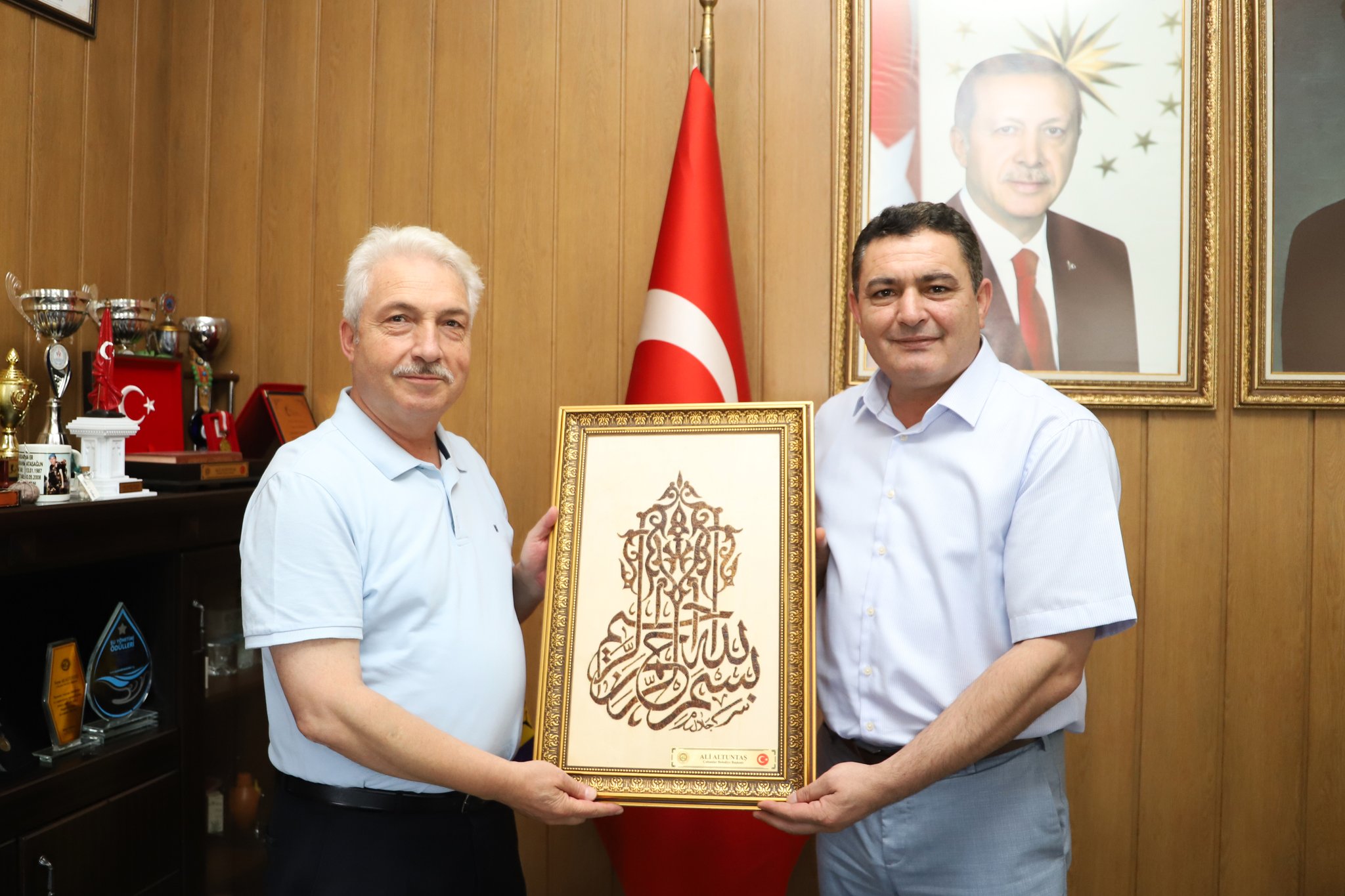 Eski Bakan Yardımcısı Koca Çobanlar İlçesini Ziyaret Etti