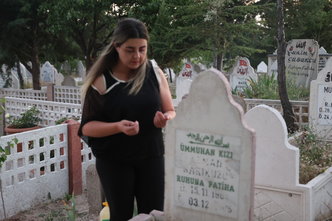 Film Gibi Olay!  32 yıl sonra hem kendi mezarını buldu hem de gerçek ailesini