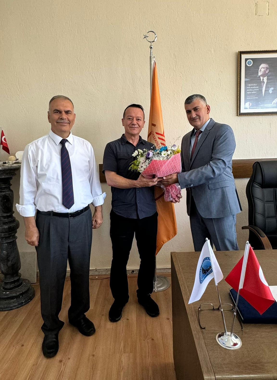 İSCEHİSAR MYO'DA BAYRAK TESLİMİ GERÇEKLEŞTİ