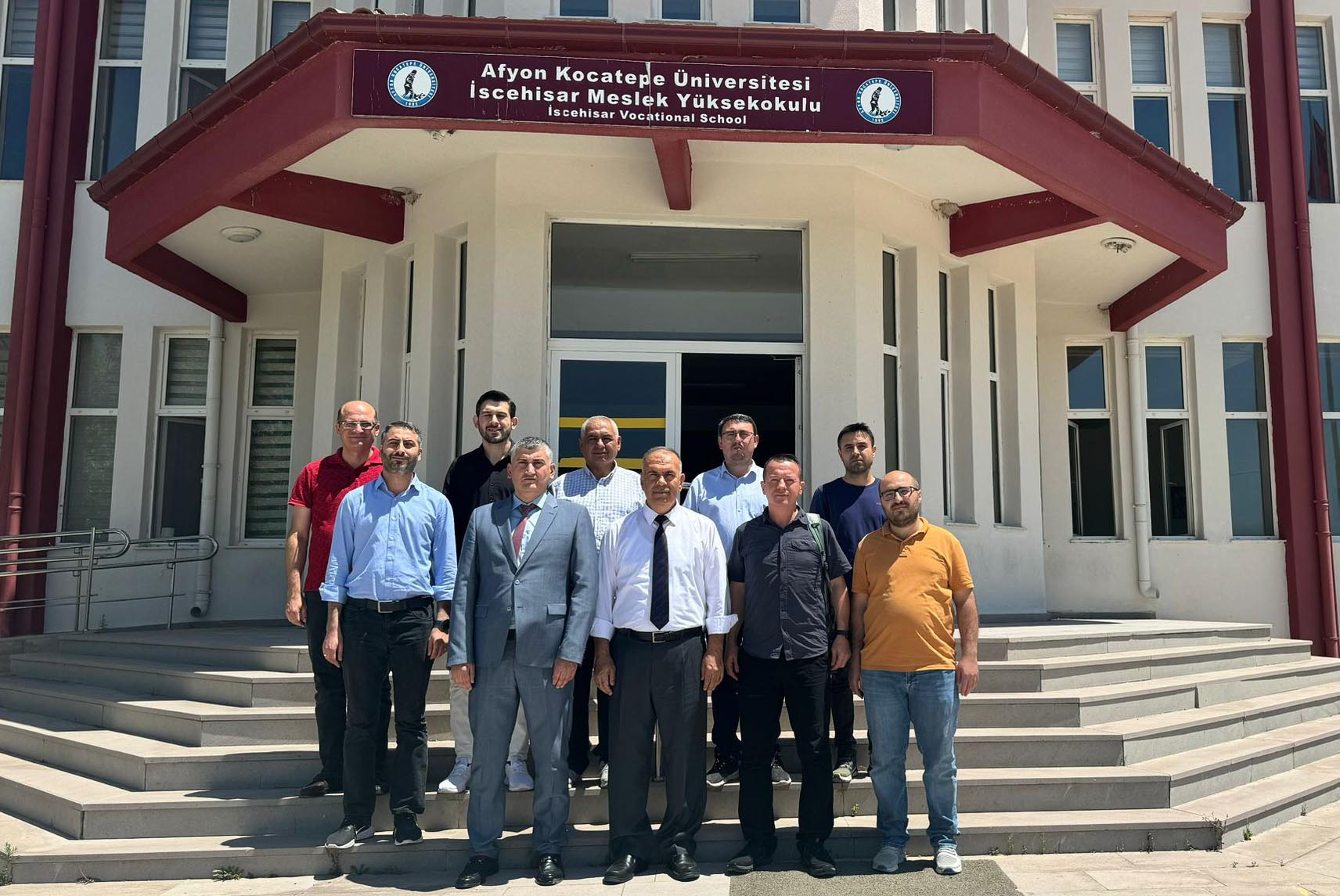 İSCEHİSAR MYO'DA BAYRAK TESLİMİ GERÇEKLEŞTİ