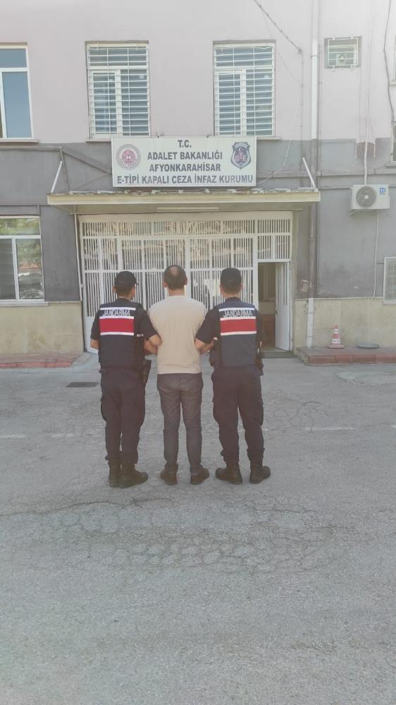 3 Yıl Hapis Cezasıyla Aranıyordu:  Aranan şahıs kardeşine ait kimliği kullanırken yakalandı
