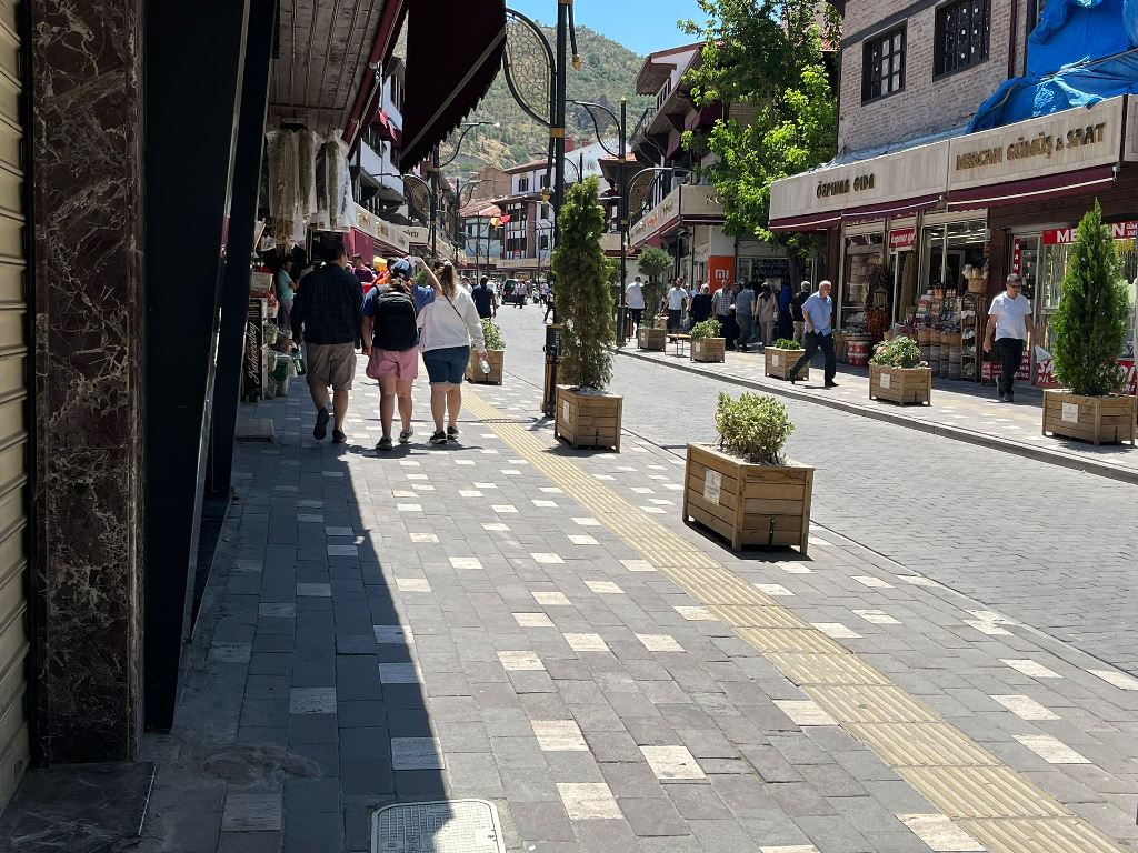 TARİHİ ANTİK DEVİRLERDEN AFYONKARAHİSAR'A KADAR UZANIYOR