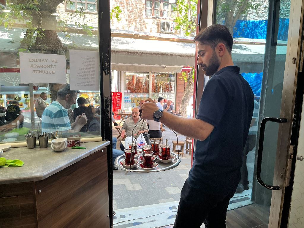 TARİHİ ANTİK DEVİRLERDEN AFYONKARAHİSAR'A KADAR UZANIYOR