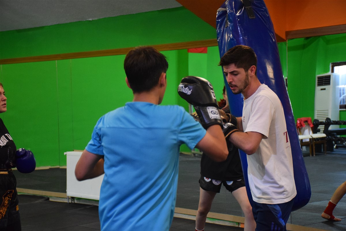 İl Müdürü Kasapoğlu Muay Thai Antrenmanlarını Takip Etti