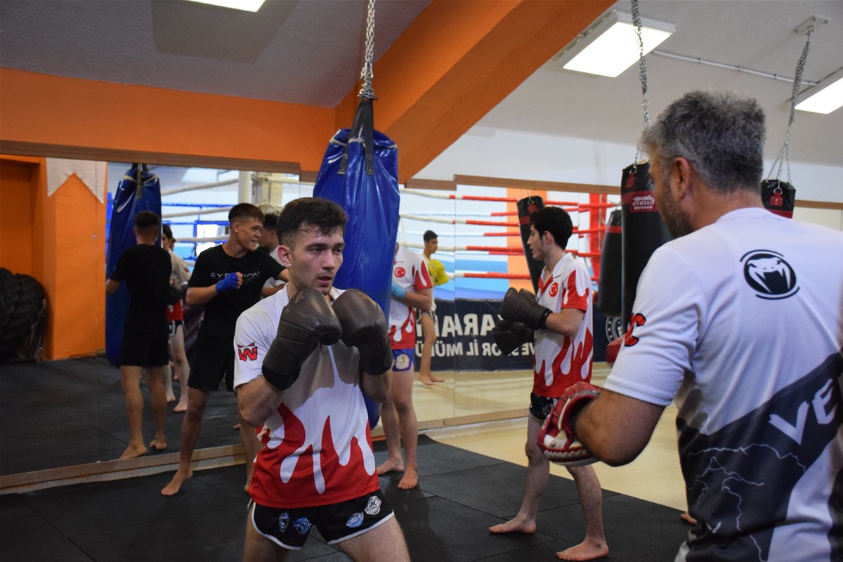 İl Müdürü Kasapoğlu Muay Thai Antrenmanlarını Takip Etti