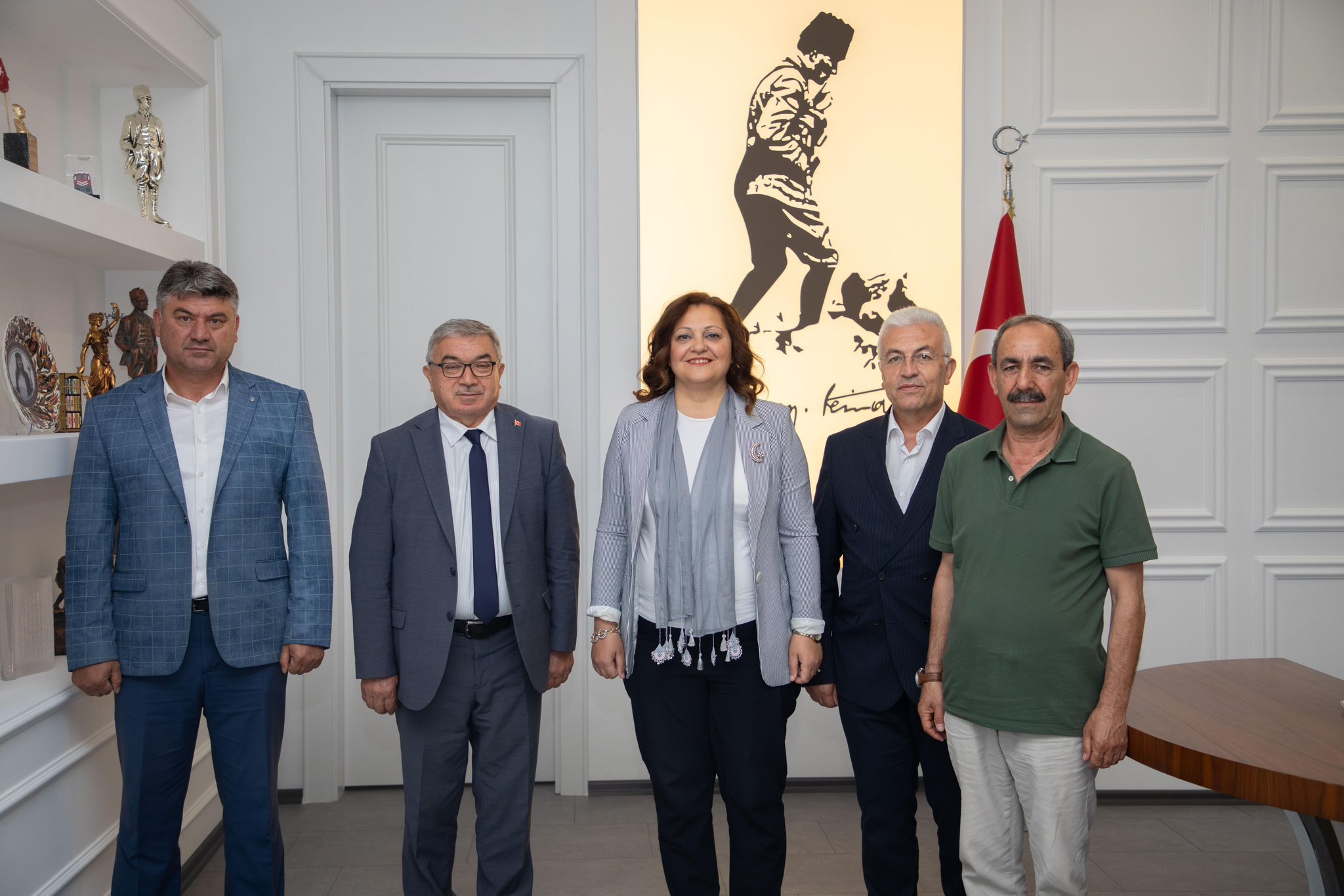 Afyonkarahisar Belediye Başkanı Burcu Köksal’a Şuhut Belediye Başkanı Muhittin Özaşkın’dan Ziyaret
