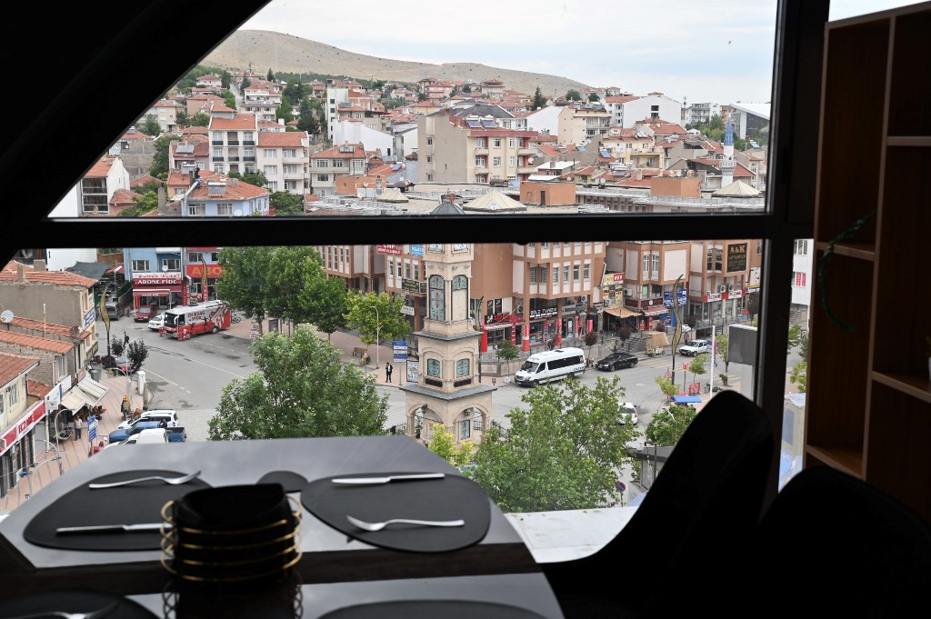 EMİRDAĞ AMORİUM RESTORAN'DA SERPME KAHVALTI VE STEAK HOUSE KEYFİ