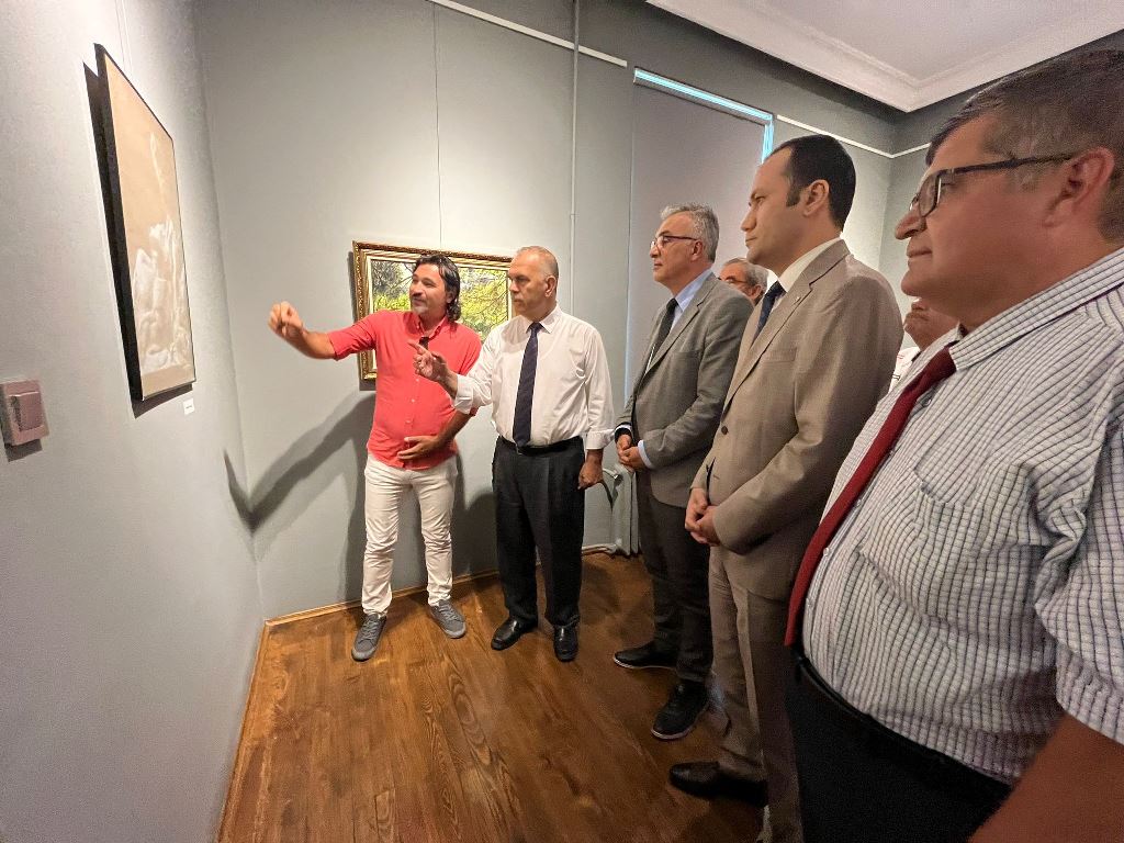 AFYONKARAHİSARLI SANATÇILARA AİT KARMA SERGİ AÇILDI