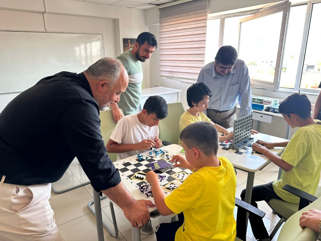 KASAPOĞLU GENÇLİK MERKEZLERİNDE YAZ OKULU ÖĞRENCİLERİYLE BULUŞTU