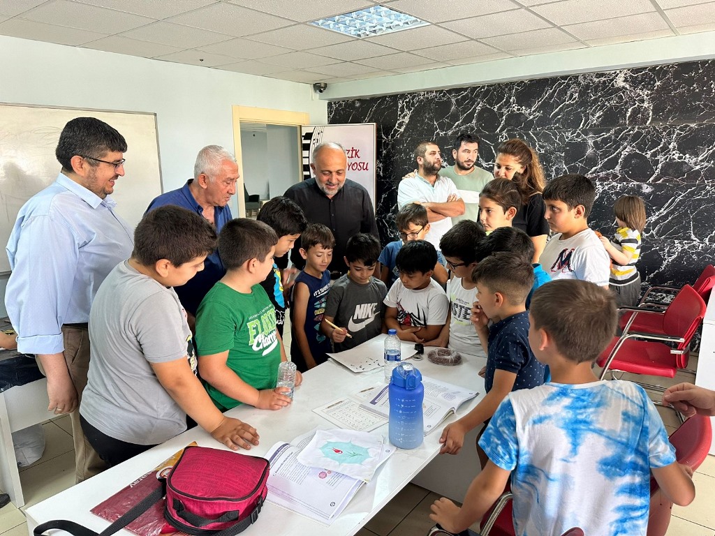 KASAPOĞLU GENÇLİK MERKEZLERİNDE YAZ OKULU ÖĞRENCİLERİYLE BULUŞTU