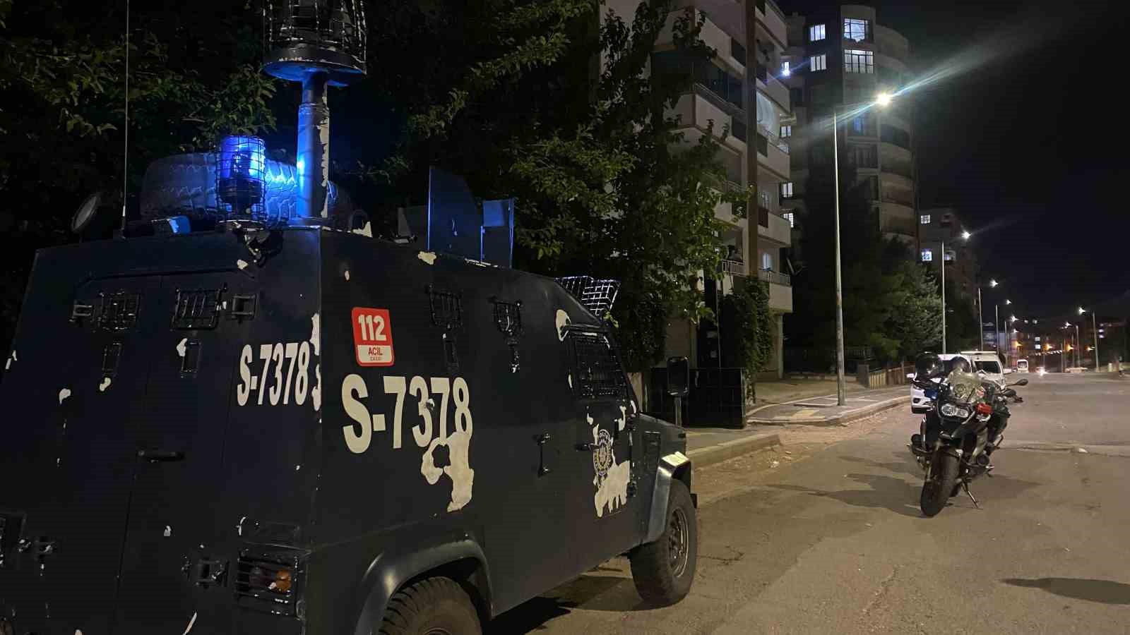 Abla Kardeş, Dayıları Tarafından Vuruldu