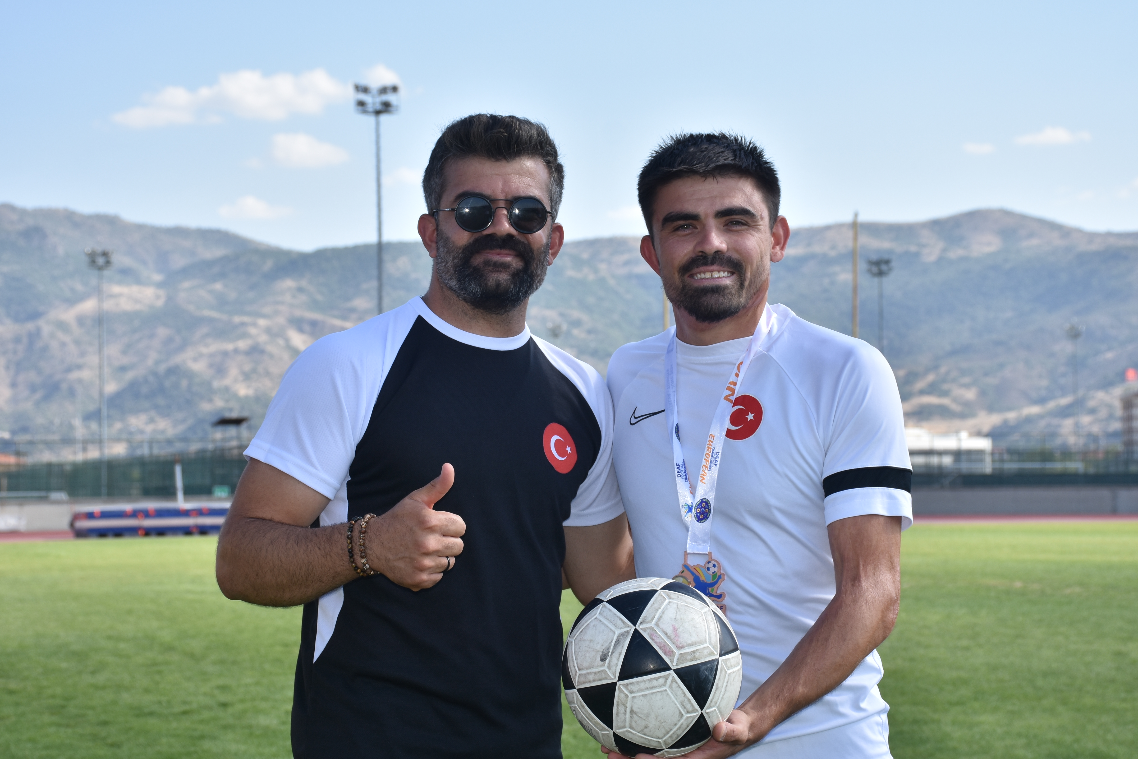 İşitme Engelli Futbolcu Emre Kılınç Milli Takım Forması İçin Verdiği Mücadeleyi Anlattı