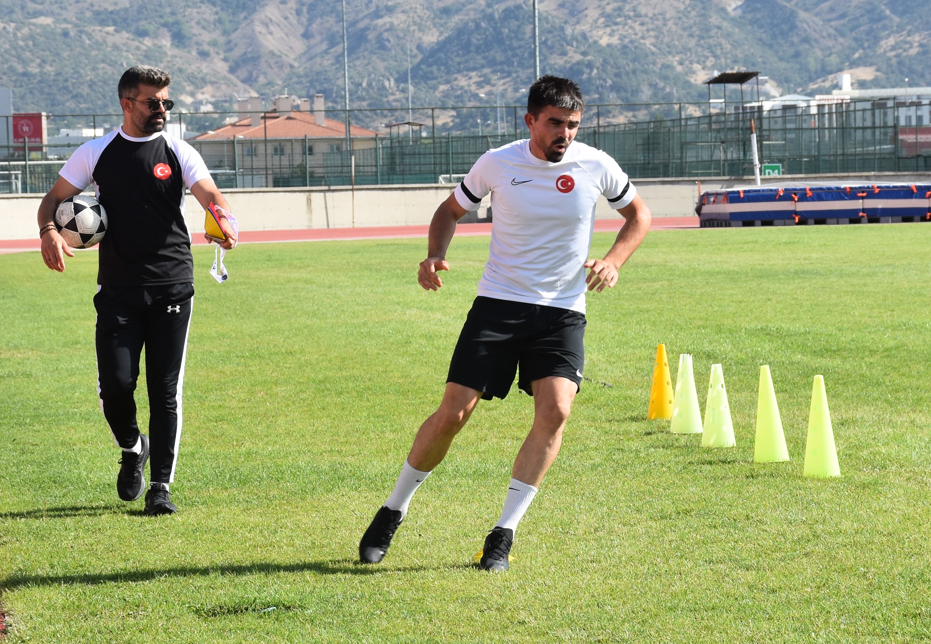 İşitme Engelli Futbolcu Emre Kılınç Milli Takım Forması İçin Verdiği Mücadeleyi Anlattı