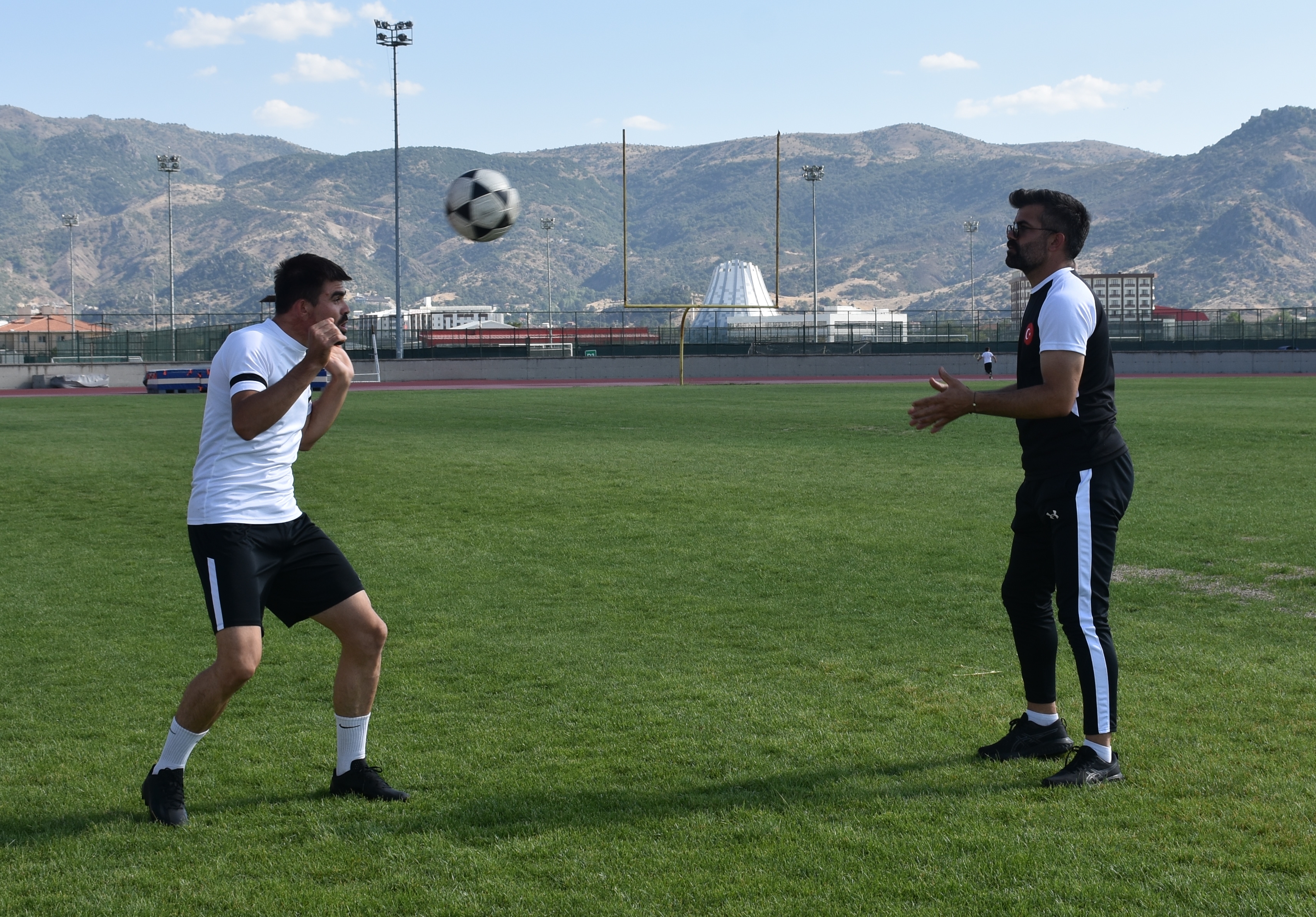 İşitme Engelli Futbolcu Emre Kılınç Milli Takım Forması İçin Verdiği Mücadeleyi Anlattı