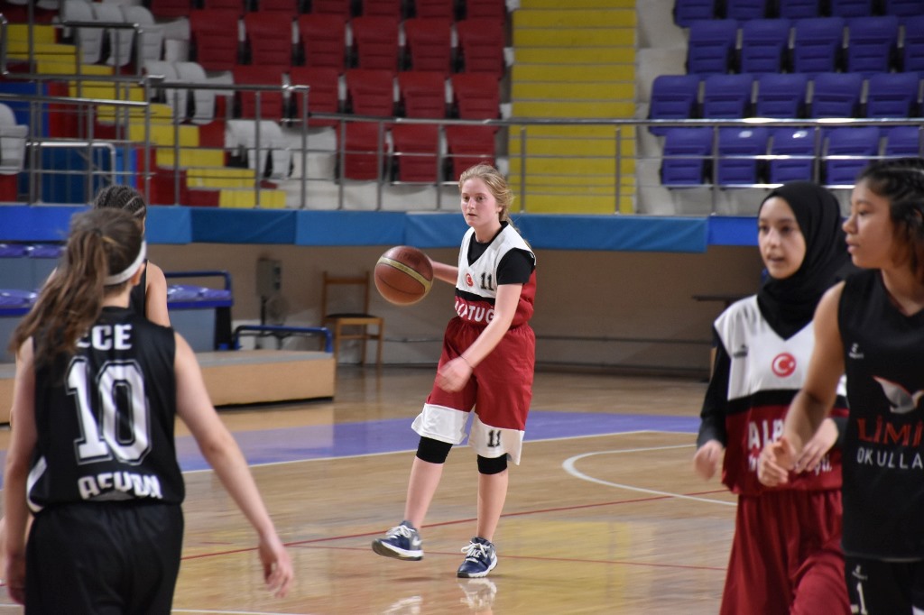 OKUL SPORLARININ BAŞARILI SEZONU DEĞERLENDİRİLDİ