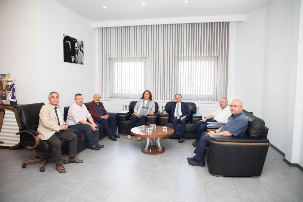 AEV YÖNETİM KURULUNDAN BAŞKAN KÖKSAL'A ZİYARET