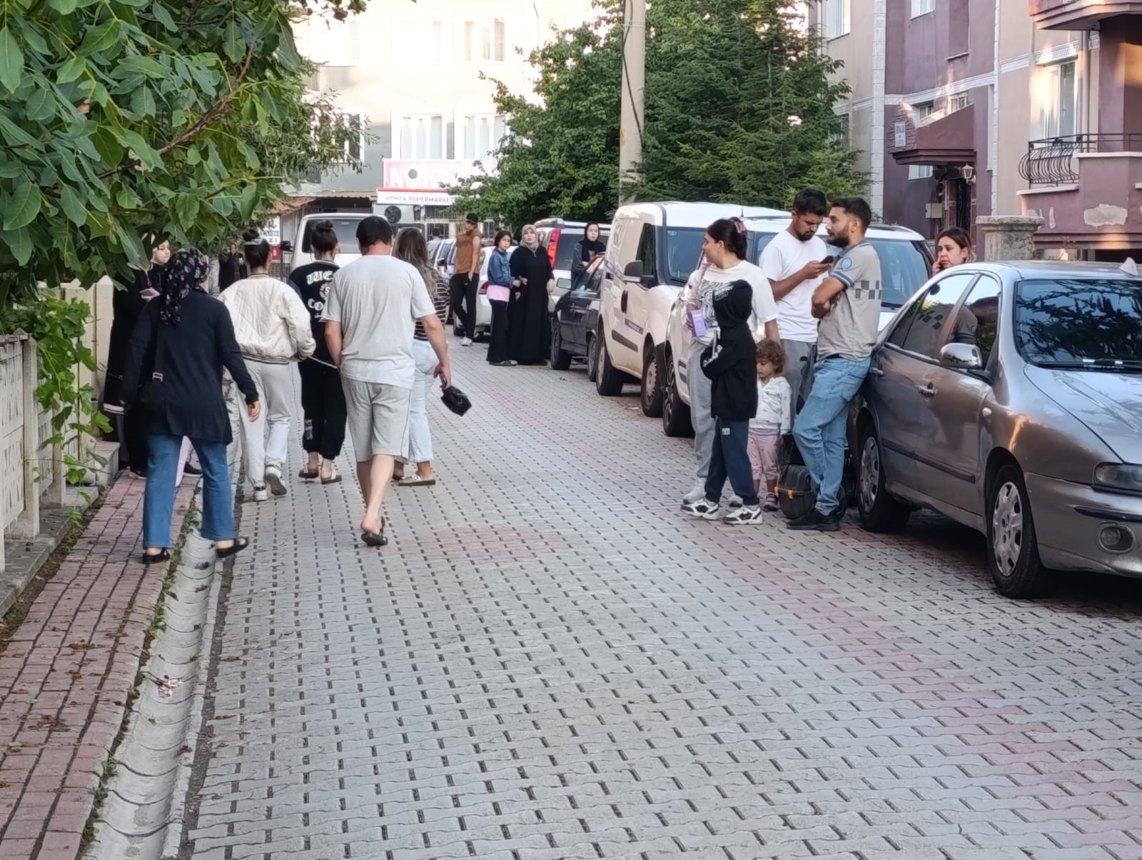 Afyonkarahisar'da 4,4 Büyüklüğünde Deprem:  Korkutan deprem vatandaşları sokağa döktü