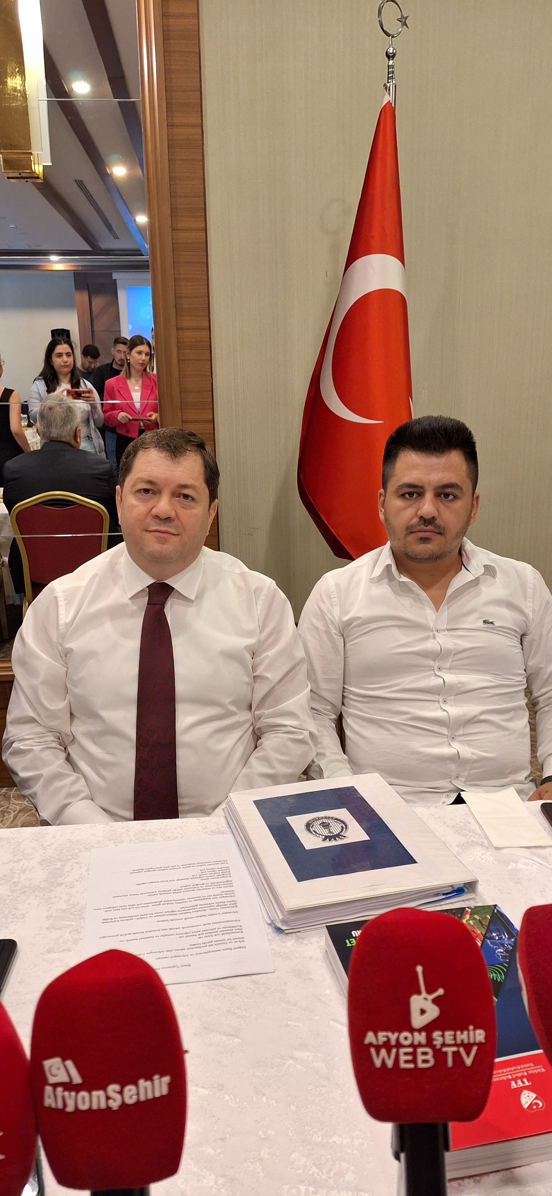Nadir Güzbey Eski Başkanı Topa Tuttu!
