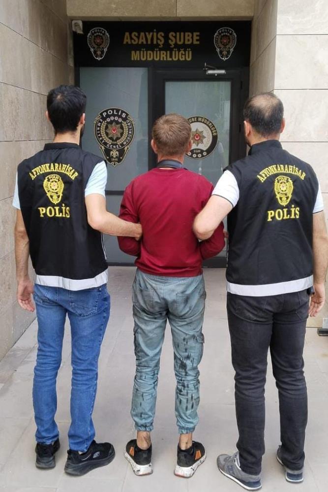 16 Yıl 6 Ay 24 Gün Hapis Cezasıyla Aranıyordu:  İki farklı suçtan aranan şahsı polis yakaladı