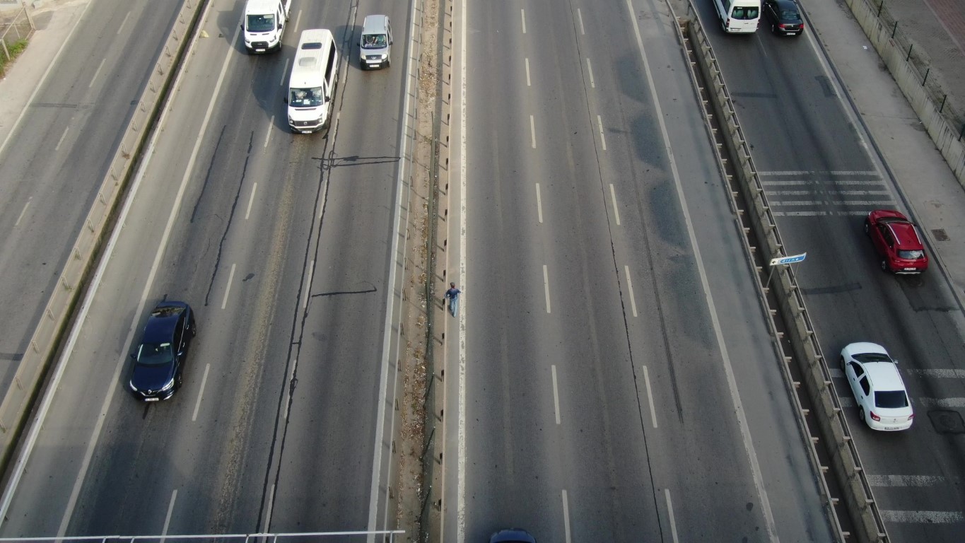 Hayat Hikayesi Yürek Burktu: E-5 karayolunda her gün kilometrelerce yol yürüyor