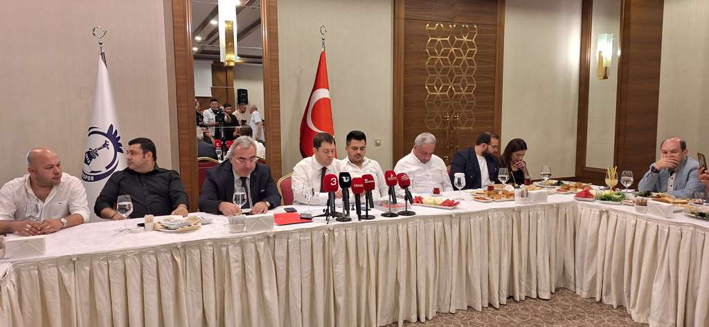 "AFYONSPOR  BAŞKANLIĞINA ADAY DEĞİLİM"