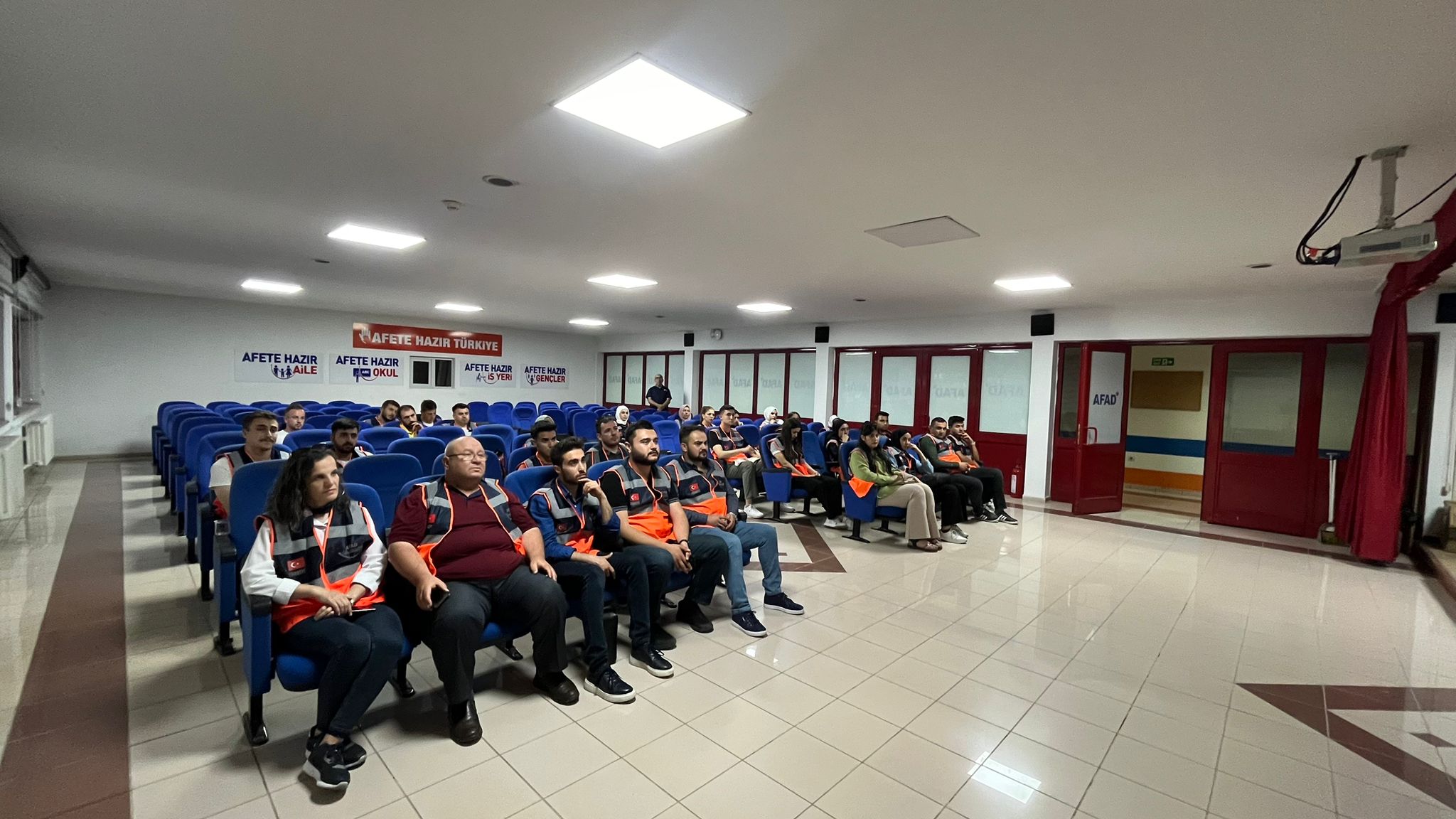 AK Gençlik AFAD Eğitimlerini Tamamladı