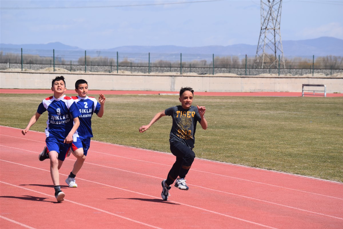 Afyonkarahisar’da Okul Sporlarının Başarılı Sezonu Değerlendirildi