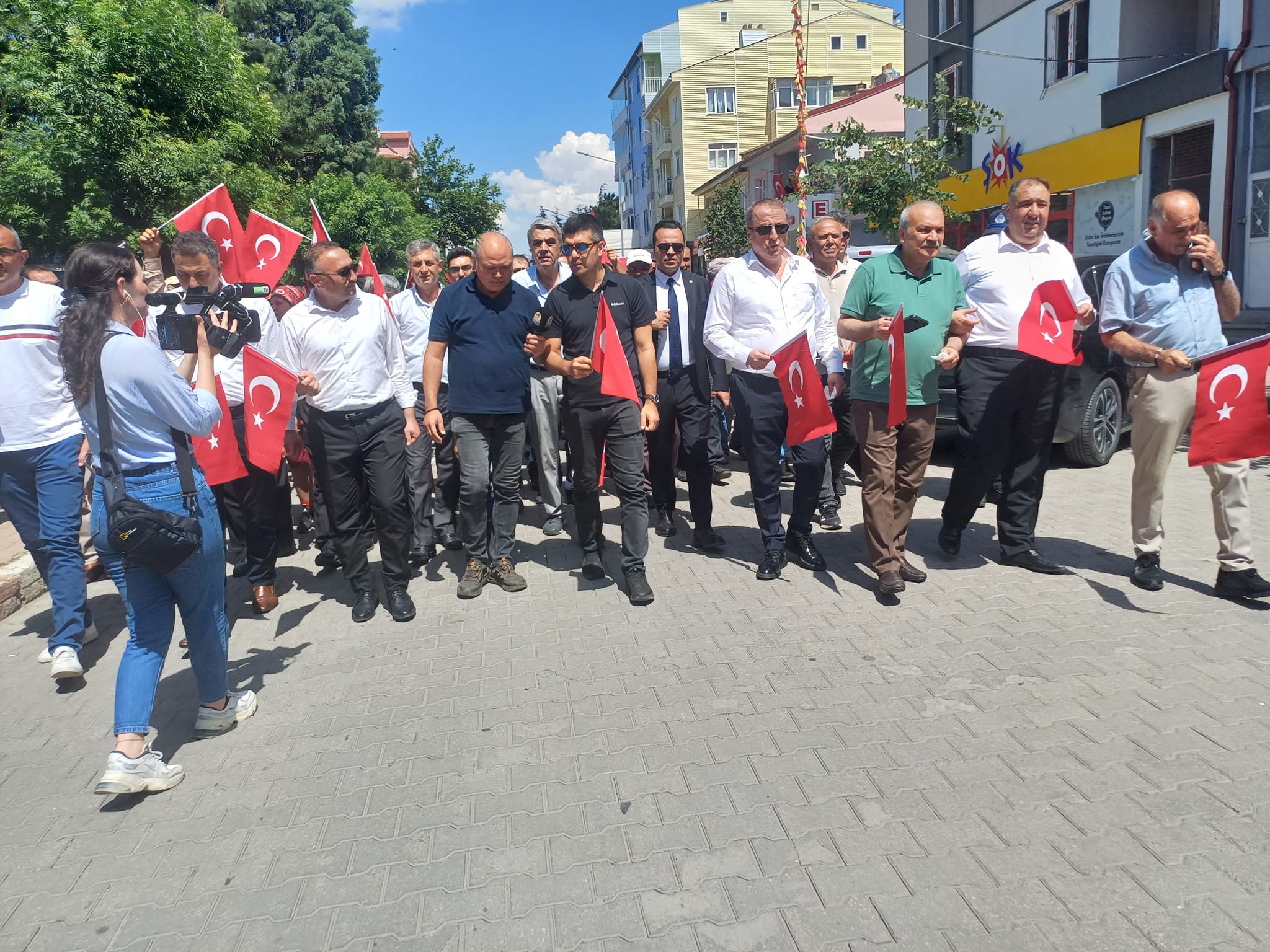 Vişne ve Eber Sarısı Festivali Coşkulu Bir Kortej Yürüyüşü İle Başladı