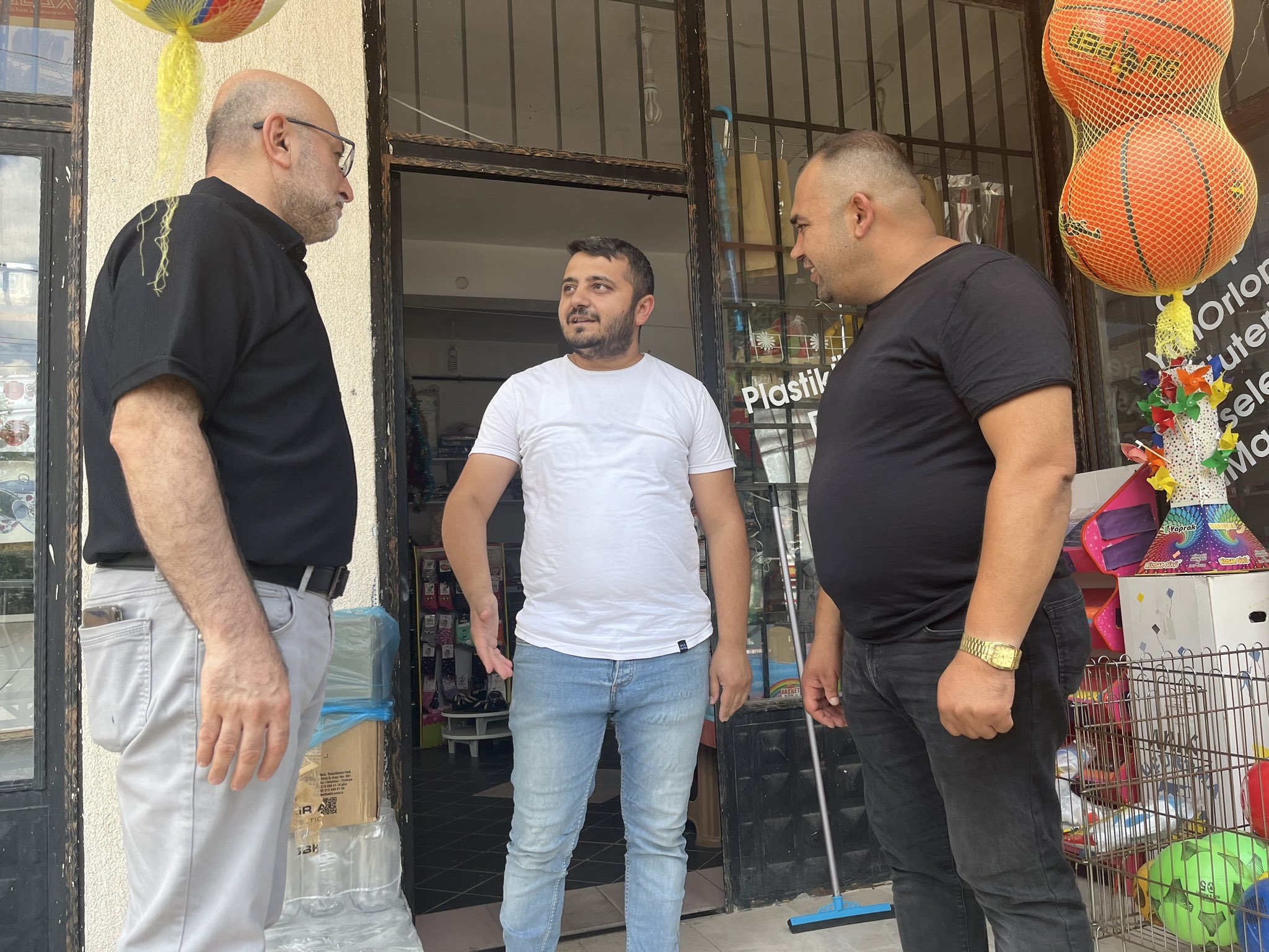 Eşrefpaşa Sakinleriyle Hemhal Oldu Sorunları Dinledi